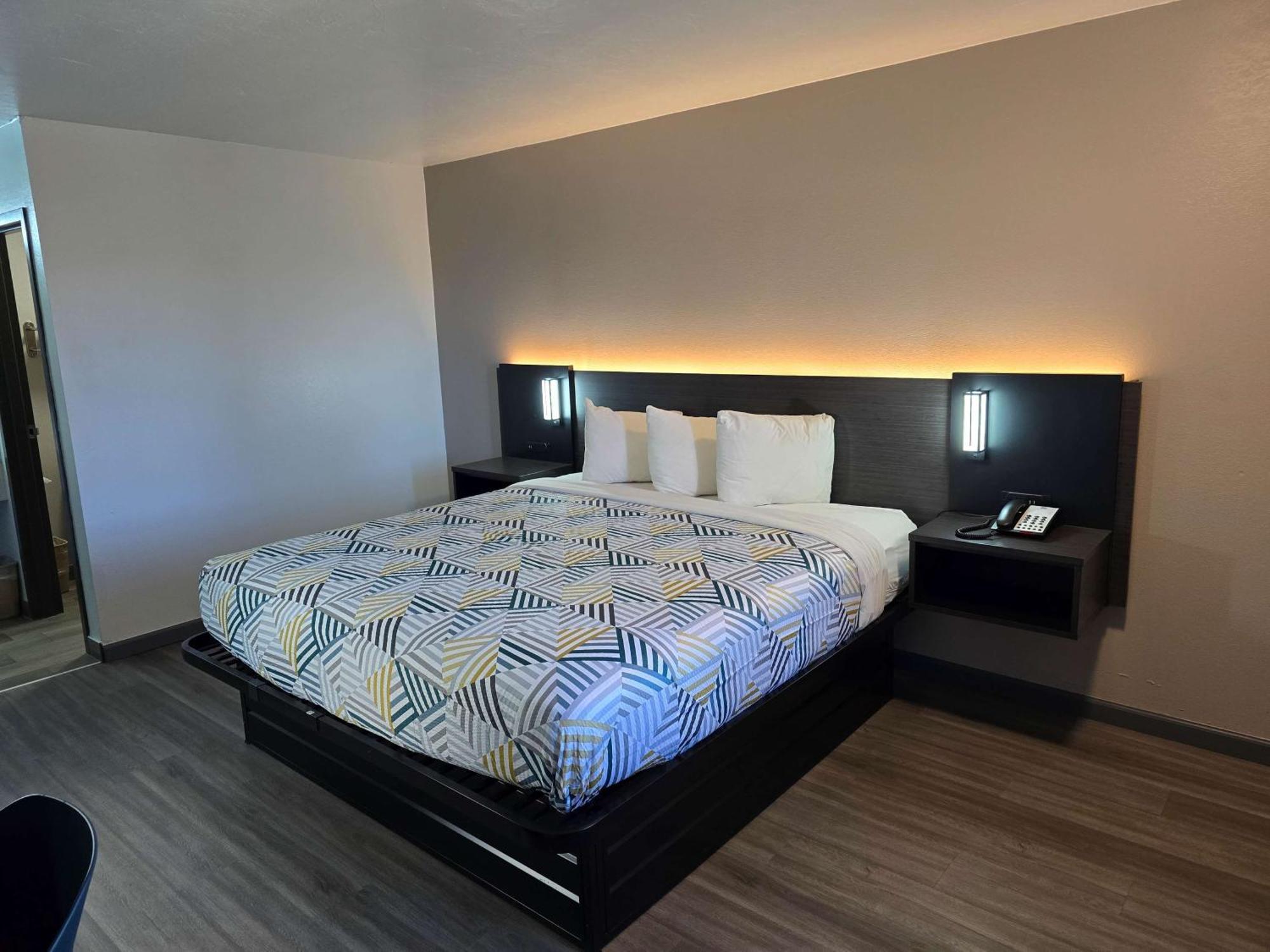 Hotel 6 Oklahoma Ok Frontier 2*