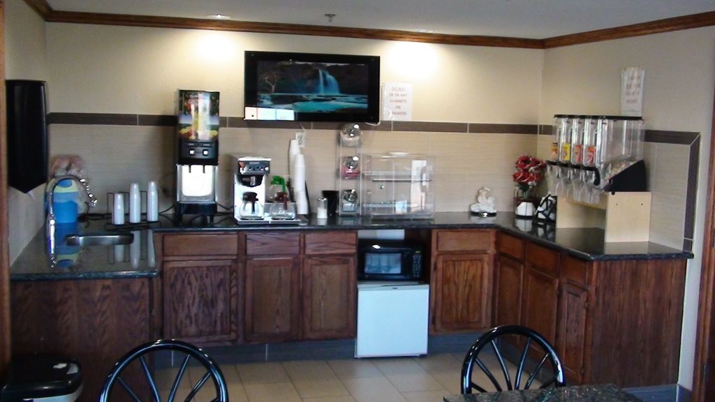 Hotel 6 Oklahoma Ok Frontier Edmond